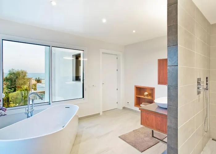 Willa Extravagant 8 Bdrm In Marbella, Beachside