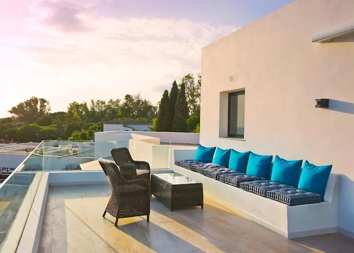 Extravagant 8 Bdrm In Marbella, Beachside Willa Marbella