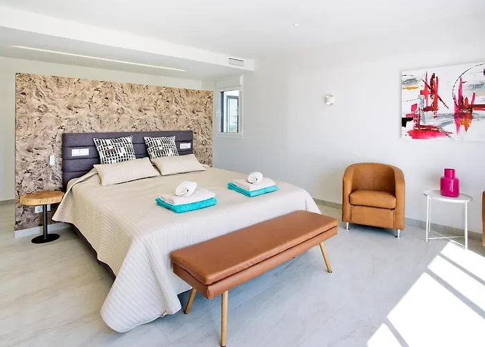 Extravagant 8 Bdrm In Marbella, Beachside