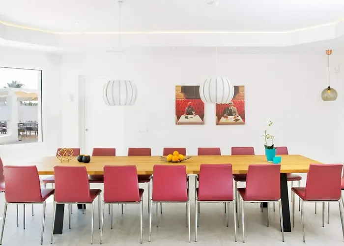 Extravagant 8 Bdrm In Marbella, Beachside Willa Marbella