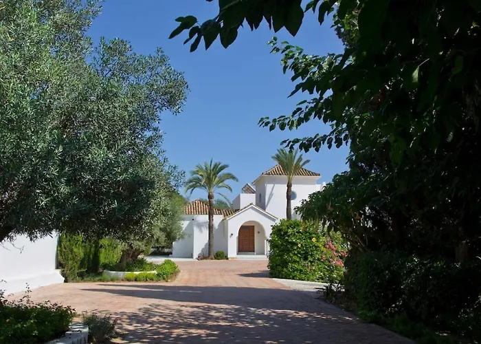 Extravagant 8 Bdrm In Marbella, Beachside Willa *