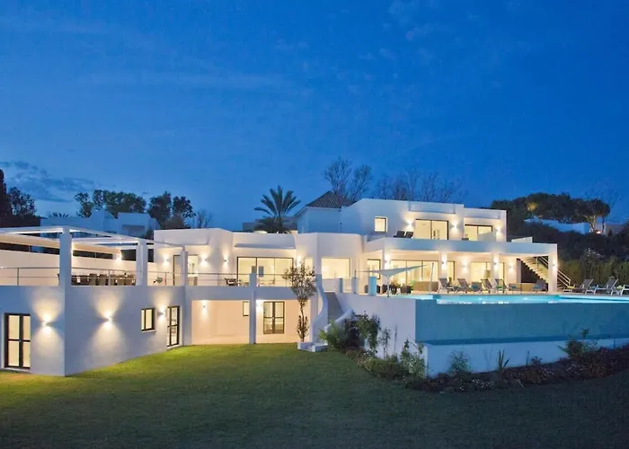Extravagant 8 Bdrm In Marbella, Beachside Willa *
