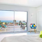 Extravagant 8 Bdrm In Marbella, Beachside ヴィラ
