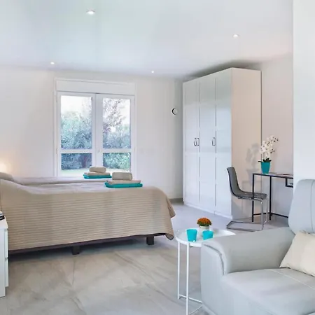 Extravagant 8 Bdrm In Marbella, Beachside Вилла *