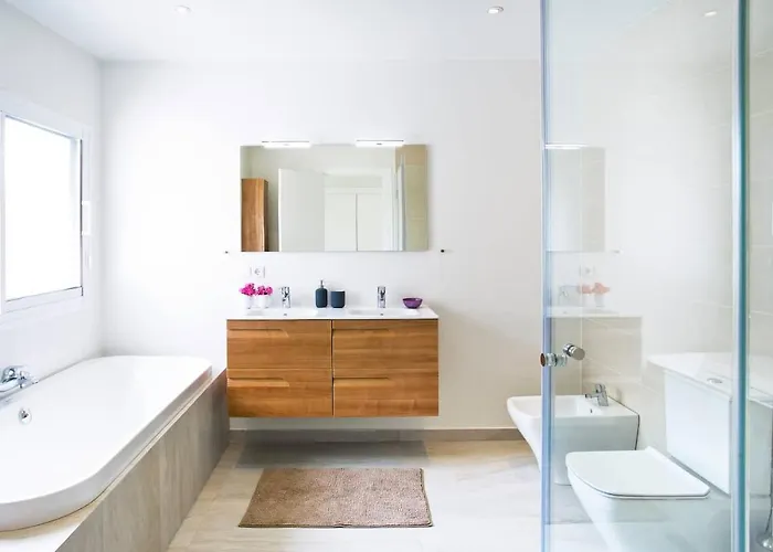 Villa Extravagant 8 Bdrm In Marbella, Beachside *