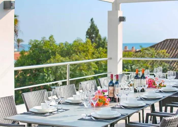 Extravagant 8 Bdrm In Marbella, Beachside Willa *