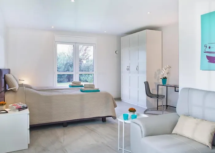 Extravagant 8 Bdrm In Marbella, Beachside Villa *