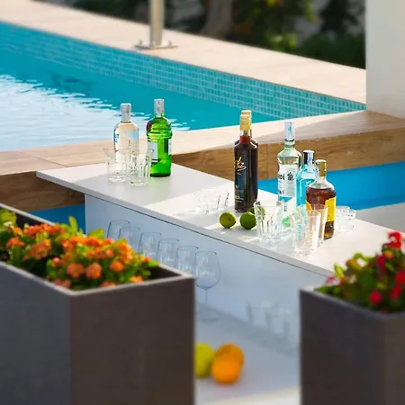 Вілла Extravagant 8 Bdrm In Marbella, Beachside *