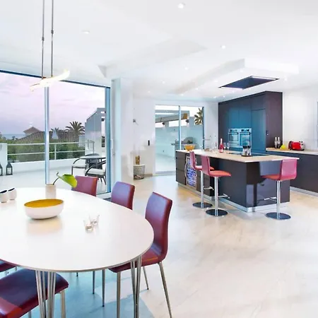 Extravagant 8 Bdrm In Marbella, Beachside