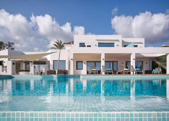 Extravagant 8 Bdrm In Marbella, Beachside *