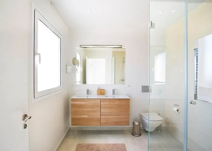 Villa Extravagant 8 Bdrm In Marbella, Beachside