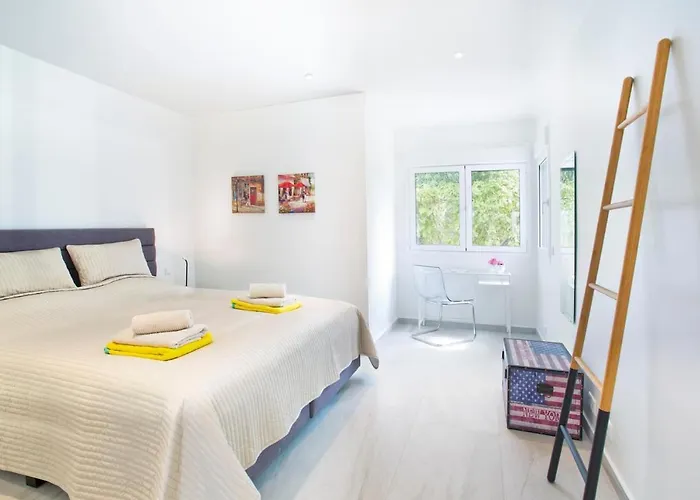 Villa Extravagant 8 Bdrm In Marbella, Beachside *